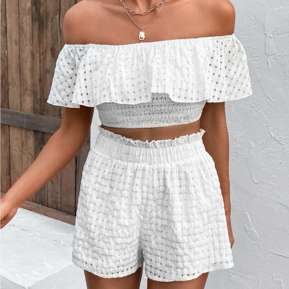 Off Shoulder trim crop top, waist short